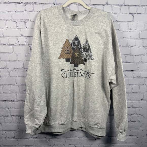 Gildan Tops - Vintage Christmas Tree Graphic Luxury Logo Sweatshirt